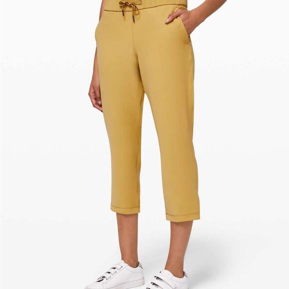 Lululemon On the Fly Crop 23" Pants Vintage Gold Yellow Size 8 - Picture 1 of 8